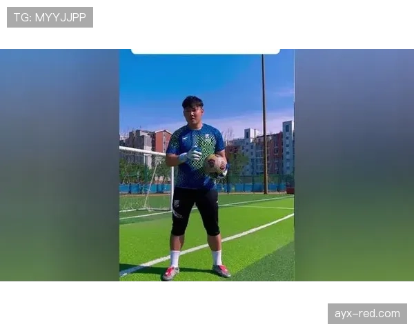 门将出击时哪些动作算犯规？规则拆解